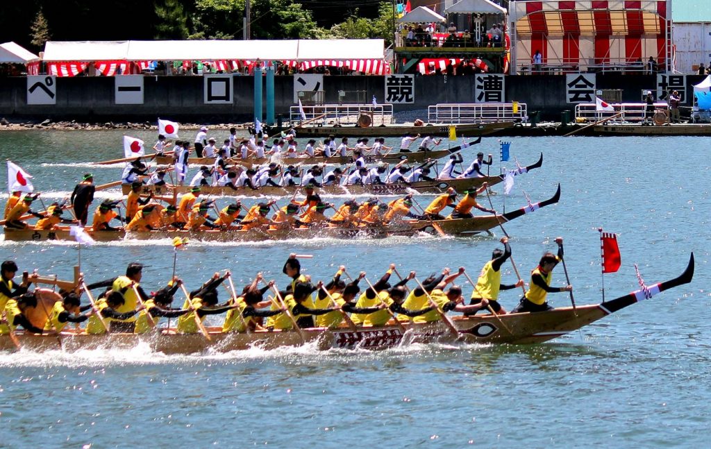 「相生ペーロン祭」ペーロン競漕の様子（画像提供：相生市）